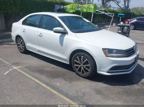 3VWDB7AJ4HM282693 2017 VOLKSWAGEN JETTA - Image 1