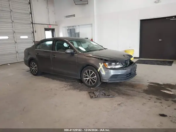 3VWDB7AJ4HM289532 2017 VOLKSWAGEN JETTA - Image 1