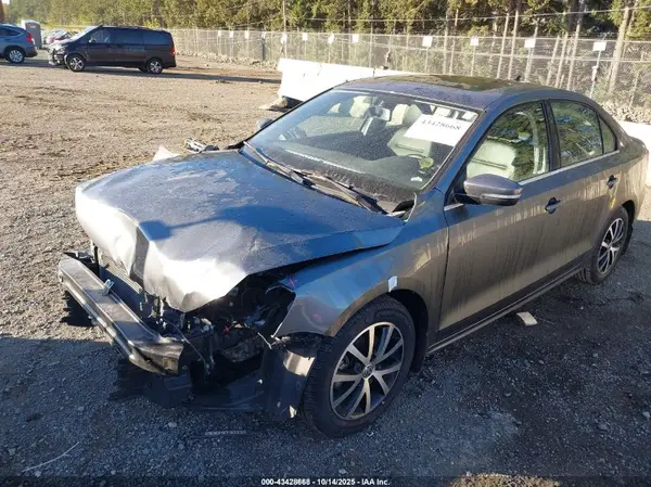 3VWDB7AJ4HM352659 2017 VOLKSWAGEN JETTA - Image 2