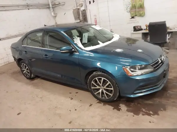 3VWDB7AJ4HM362141 2017 VOLKSWAGEN JETTA - Image 1
