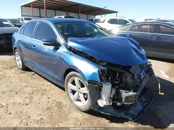3VWDB7AJ4HM367775 2017 VOLKSWAGEN JETTA - Image 1