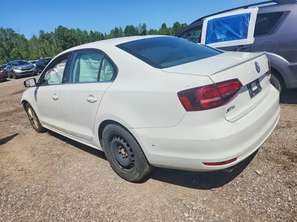 3VWDB7AJ4HM374046 2017 VOLKSWAGEN JETTA - Image 2