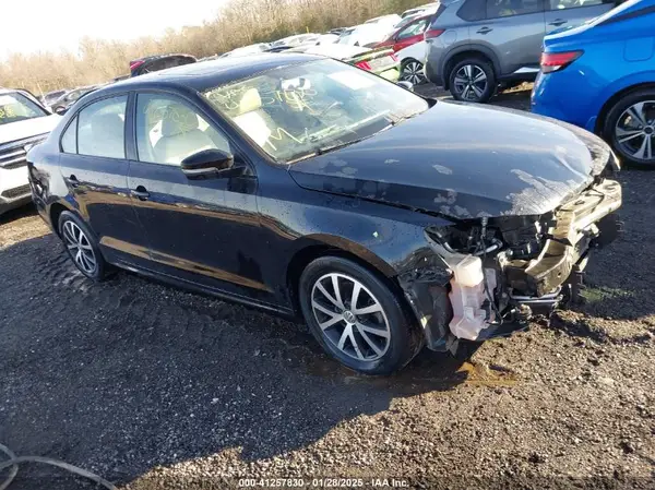 3VWDB7AJ4HM380638 2017 VOLKSWAGEN JETTA - Image 1