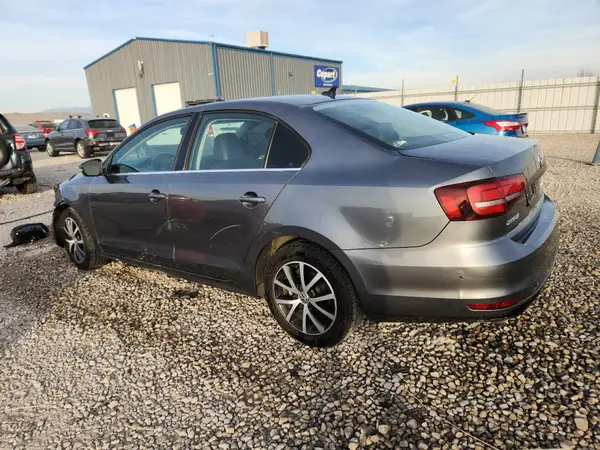 3VWDB7AJ4HM392823 2017 VOLKSWAGEN JETTA - Image 2