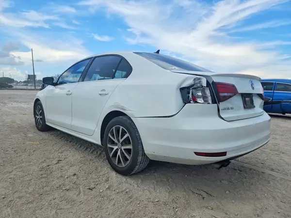 3VWDB7AJ4HM399285 2017 VOLKSWAGEN JETTA - Image 2