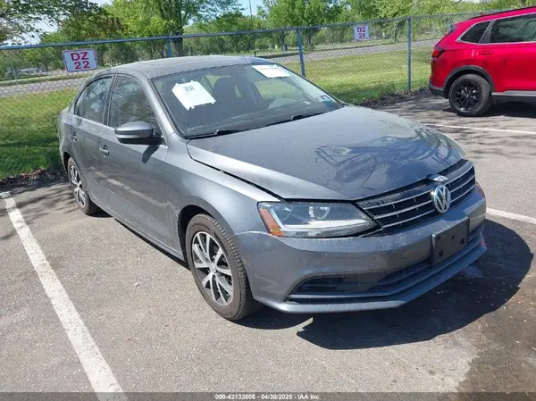3VWDB7AJ4JM225870 2018 VOLKSWAGEN JETTA - Image 1