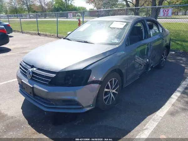 3VWDB7AJ4JM225870 2018 VOLKSWAGEN JETTA - Image 2
