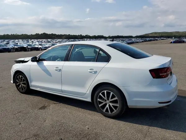 3VWDB7AJ4JM237761 2018 VOLKSWAGEN JETTA - Image 2
