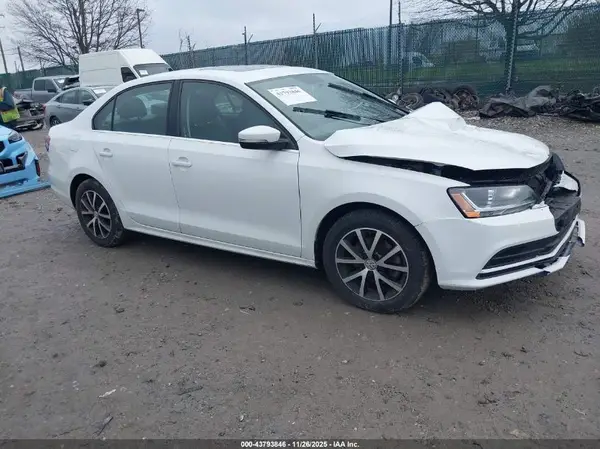 3VWDB7AJ4JM261719 2018 VOLKSWAGEN JETTA - Image 1