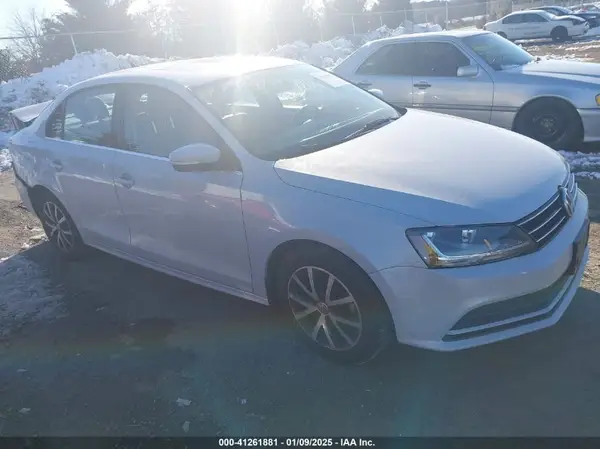 3VWDB7AJ5HM285733 2017 VOLKSWAGEN JETTA - Image 1