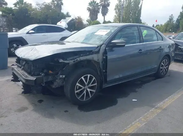 3VWDB7AJ5HM288325 2017 VOLKSWAGEN JETTA - Image 2