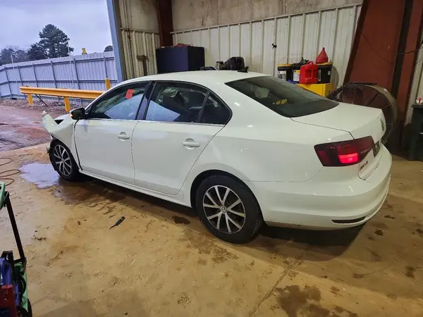 3VWDB7AJ5HM290284 2017 VOLKSWAGEN JETTA - Image 2