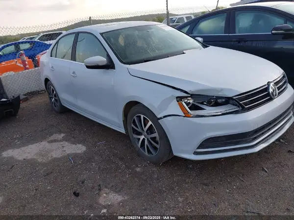 3VWDB7AJ5HM365582 2017 VOLKSWAGEN JETTA - Image 1