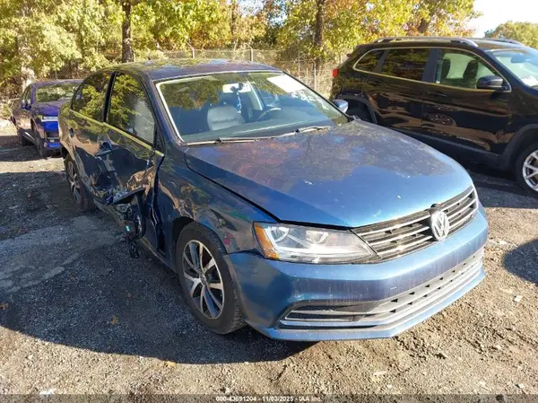 3VWDB7AJ5HM375285 2017 VOLKSWAGEN JETTA - Image 1