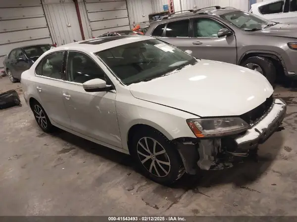 3VWDB7AJ5HM388165 2017 VOLKSWAGEN JETTA - Image 1