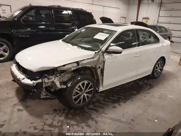 3VWDB7AJ5HM388165 2017 VOLKSWAGEN JETTA - Image 2