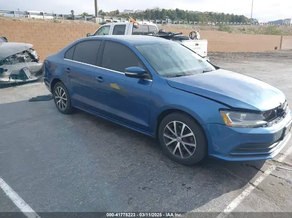 3VWDB7AJ5HM403652 2017 VOLKSWAGEN JETTA - Image 1