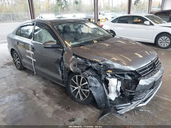 3VWDB7AJ5JM205224 2018 VOLKSWAGEN JETTA - Image 1