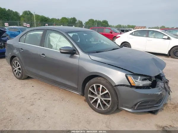 3VWDB7AJ5JM233198 2018 VOLKSWAGEN JETTA - Image 1