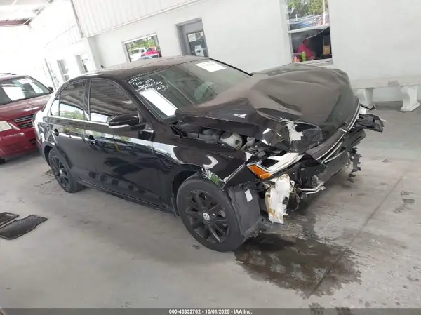 3VWDB7AJ5JM239101 2018 VOLKSWAGEN JETTA - Image 1