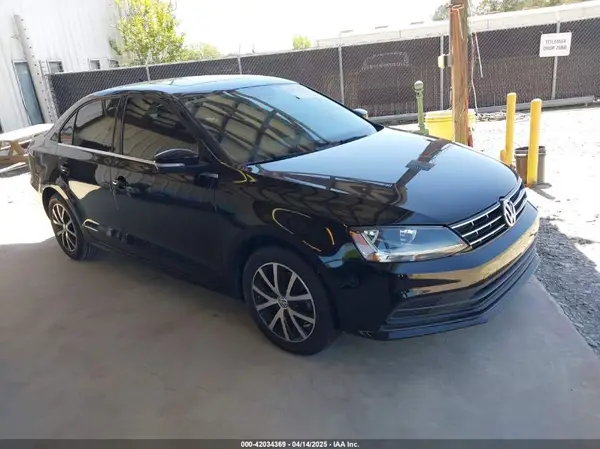 3VWDB7AJ5JM261387 2018 VOLKSWAGEN JETTA - Image 1
