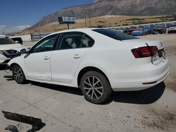 3VWDB7AJ6HM273770 2017 VOLKSWAGEN JETTA - Image 2