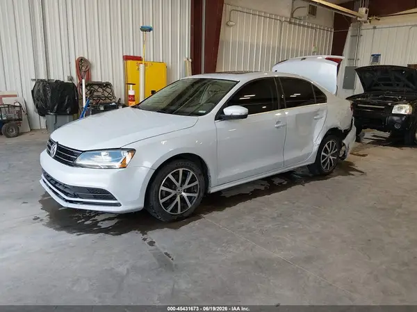 3VWDB7AJ6HM346975 2017 VOLKSWAGEN JETTA - Image 2