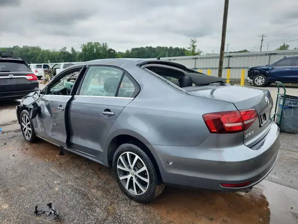 3VWDB7AJ6HM372556 2017 VOLKSWAGEN JETTA - Image 2