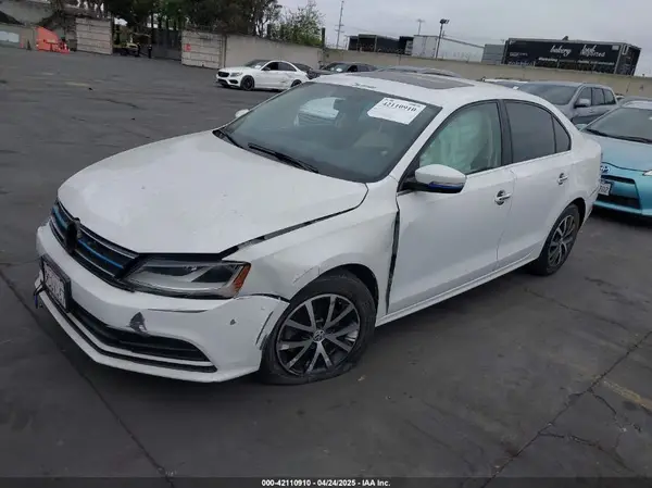3VWDB7AJ6JM227877 2018 VOLKSWAGEN JETTA - Image 2
