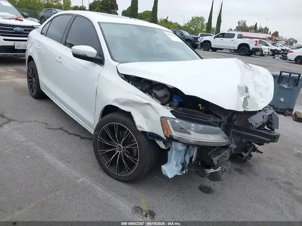 3VWDB7AJ6JM228690 2018 VOLKSWAGEN JETTA - Image 1