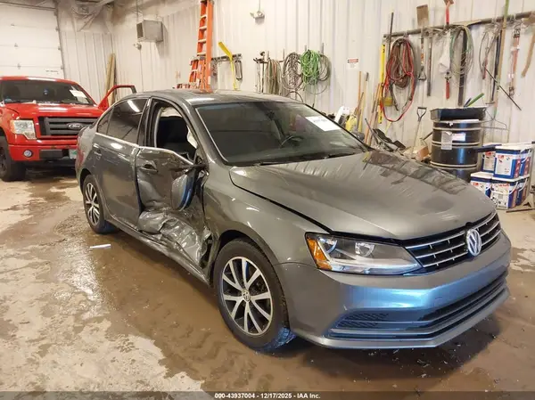 3VWDB7AJ6JM233081 2018 VOLKSWAGEN JETTA - Image 1