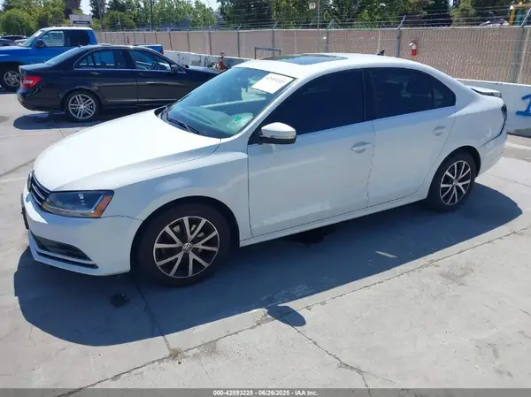 3VWDB7AJ7HM207938 2017 VOLKSWAGEN JETTA - Image 2