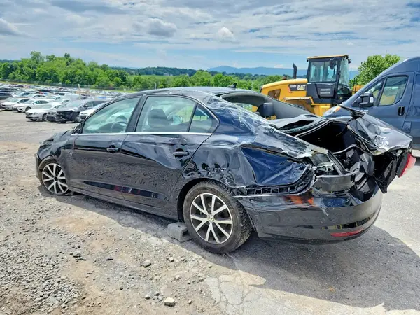 3VWDB7AJ7HM209477 2017 VOLKSWAGEN JETTA - Image 2