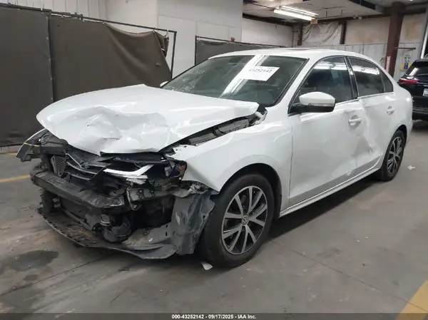 3VWDB7AJ7HM217868 2017 VOLKSWAGEN JETTA - Image 2