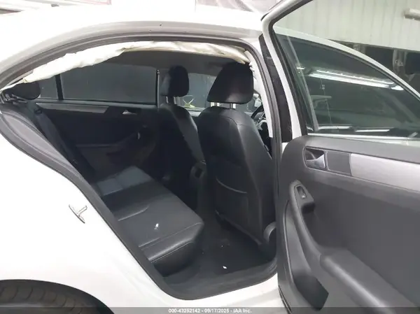 3VWDB7AJ7HM217868 2017 VOLKSWAGEN JETTA - Image 8