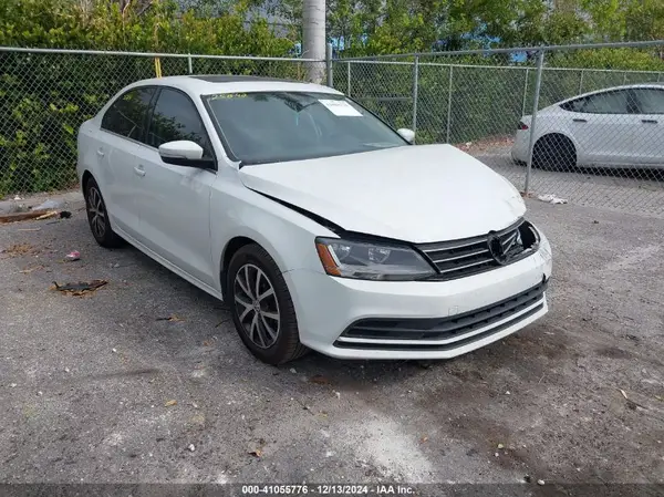 3VWDB7AJ7HM242057 2017 VOLKSWAGEN JETTA - Image 1
