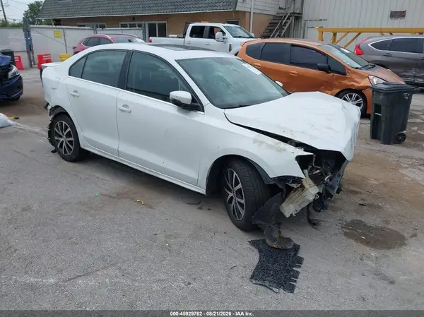 3VWDB7AJ7HM276211 2017 VOLKSWAGEN JETTA - Image 1