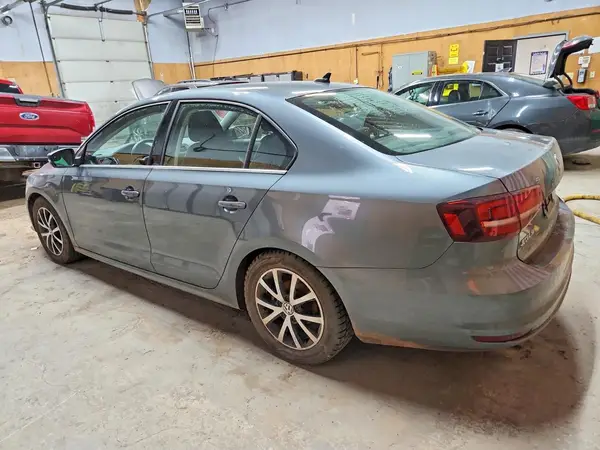 3VWDB7AJ7HM385395 2017 VOLKSWAGEN JETTA - Image 2