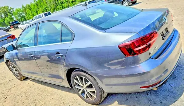 3VWDB7AJ7HM392458 2017 VOLKSWAGEN JETTA - Image 2