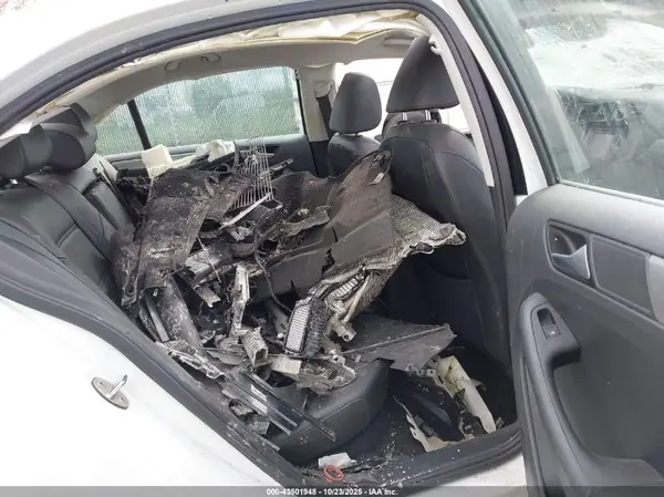 3VWDB7AJ7HM393500 2017 VOLKSWAGEN JETTA - Image 8