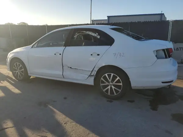 3VWDB7AJ7JM225880 2018 VOLKSWAGEN JETTA - Image 2