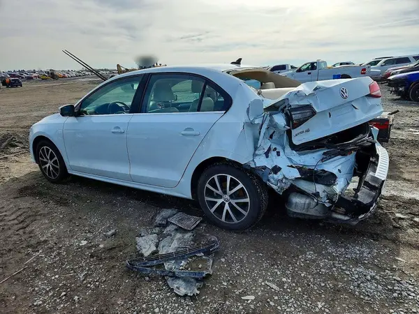 3VWDB7AJ7JM252335 2018 VOLKSWAGEN JETTA - Image 2
