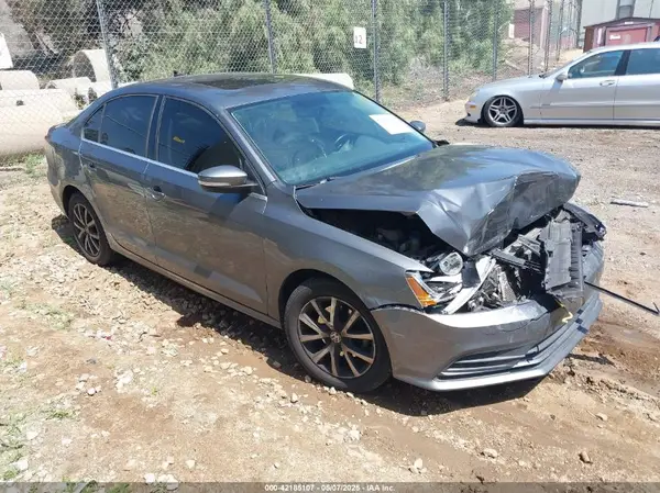3VWDB7AJ8HM243363 2017 VOLKSWAGEN JETTA - Image 1
