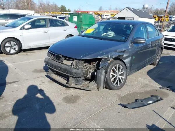 3VWDB7AJ8HM258834 2017 VOLKSWAGEN JETTA - Image 2