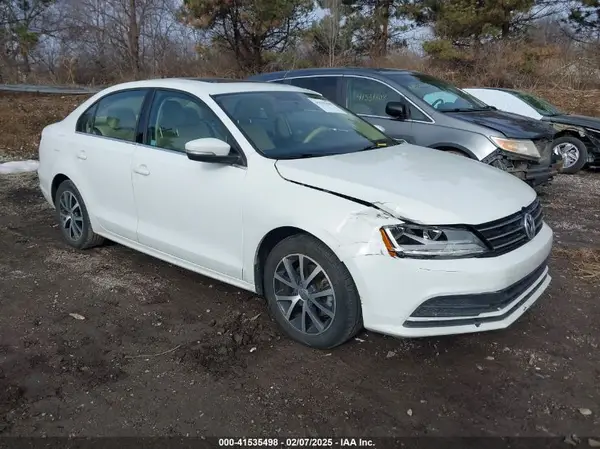 3VWDB7AJ8HM358710 2017 VOLKSWAGEN JETTA - Image 1