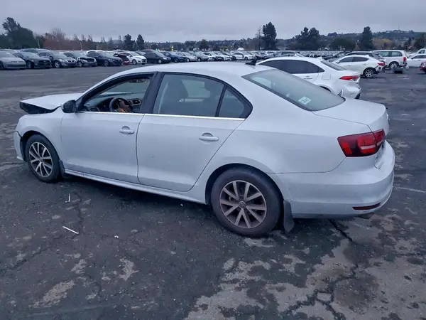 3VWDB7AJ8HM363387 2017 VOLKSWAGEN JETTA - Image 2