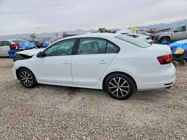 3VWDB7AJ8HM364393 2017 VOLKSWAGEN JETTA - Image 2
