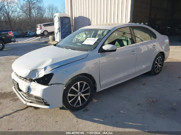 3VWDB7AJ8HM379993 2017 VOLKSWAGEN JETTA - Image 2