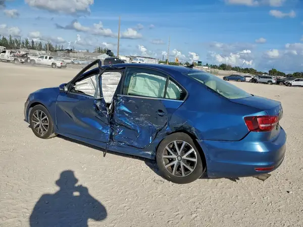 3VWDB7AJ8HM387382 2017 VOLKSWAGEN JETTA - Image 2