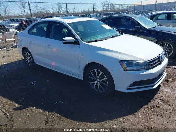 3VWDB7AJ8HM392937 2017 VOLKSWAGEN JETTA - Image 1